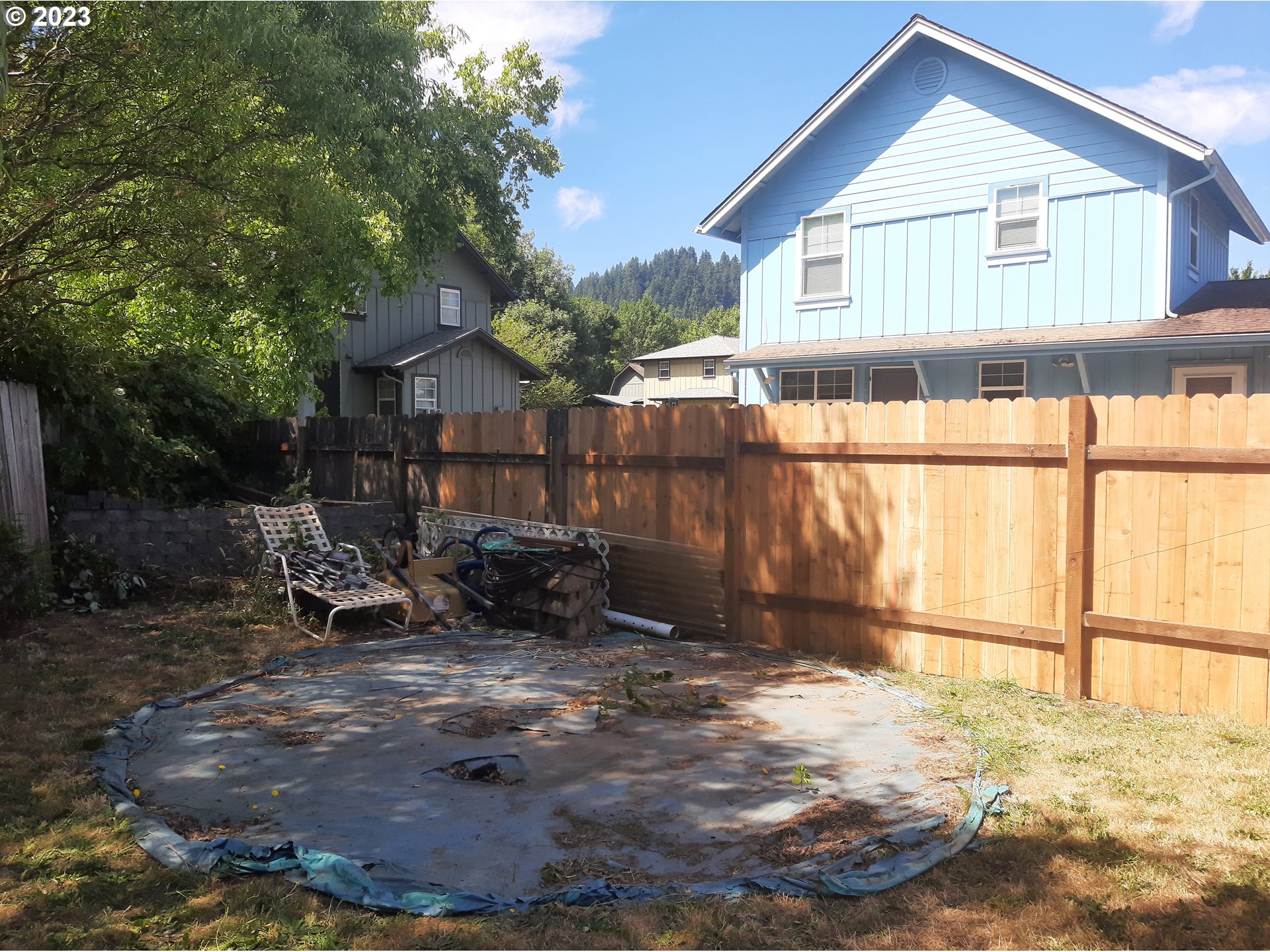 234 71st Street Springfield, OR 97478 - Photo 25 of 26 a backyard of a house with table and chairs