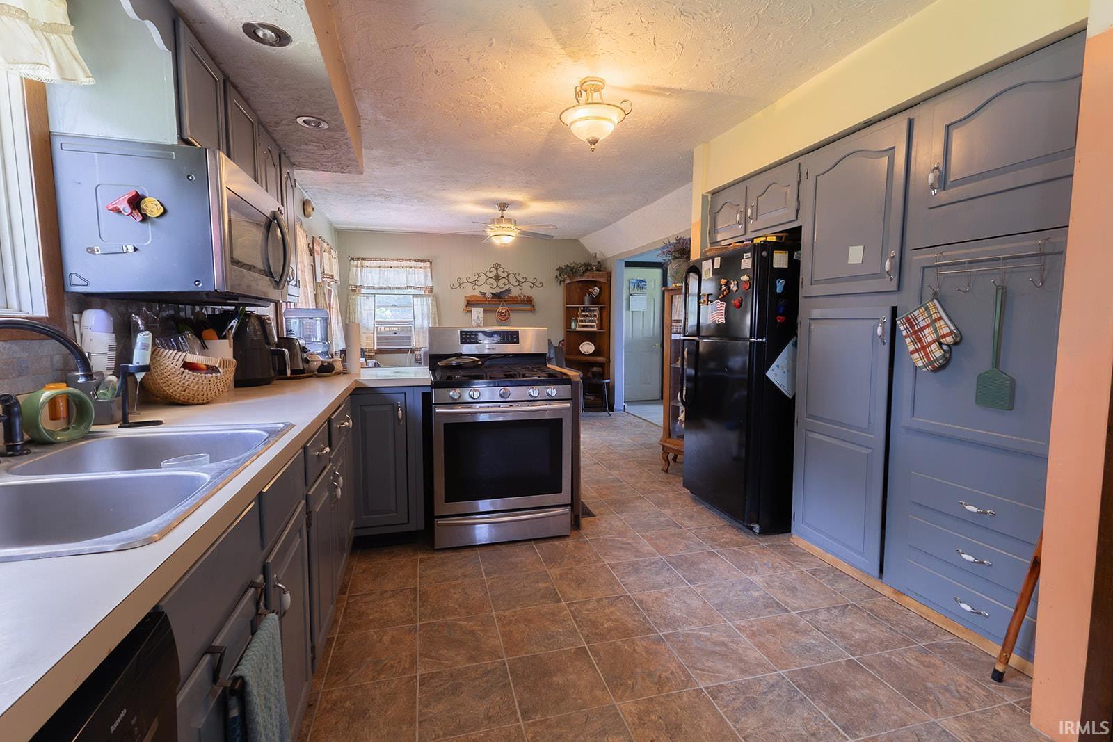 577 North St Road Farmland, IN 47340 - Photo 12 of 49