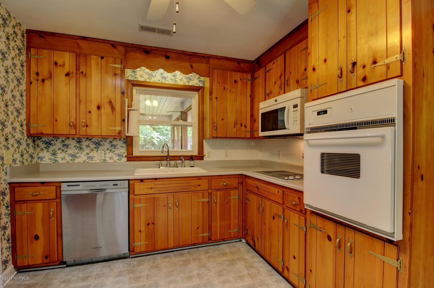 5418 Andover Road Wilmington, NC 28403 - Photo 12 of 30 5418 Andover Rd-large-012-10-Kitchen-150