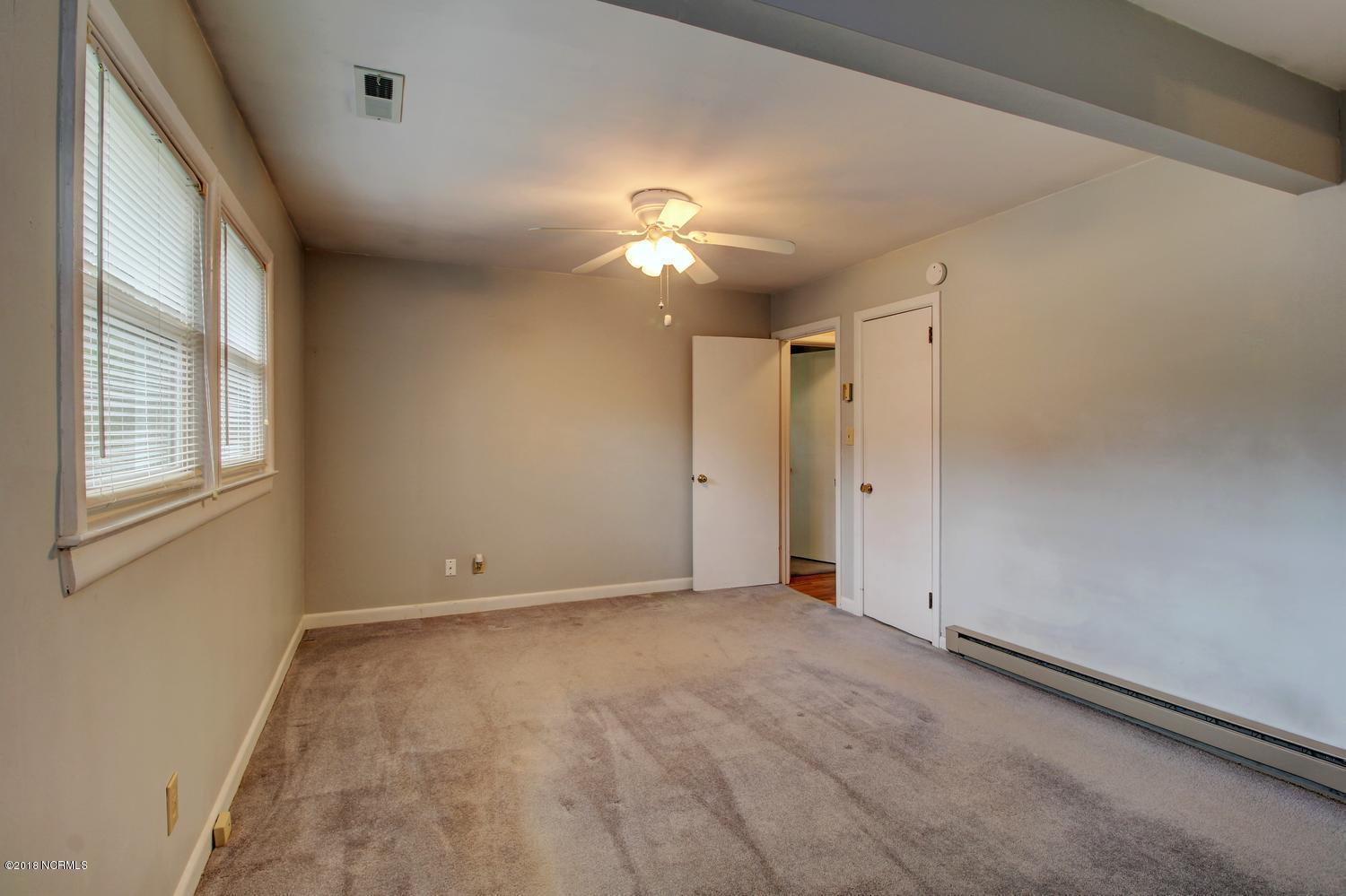 5418 Andover Road Wilmington, NC 28403 - Photo 15 of 30 5418 Andover Rd-large-015-19-Master Bedr