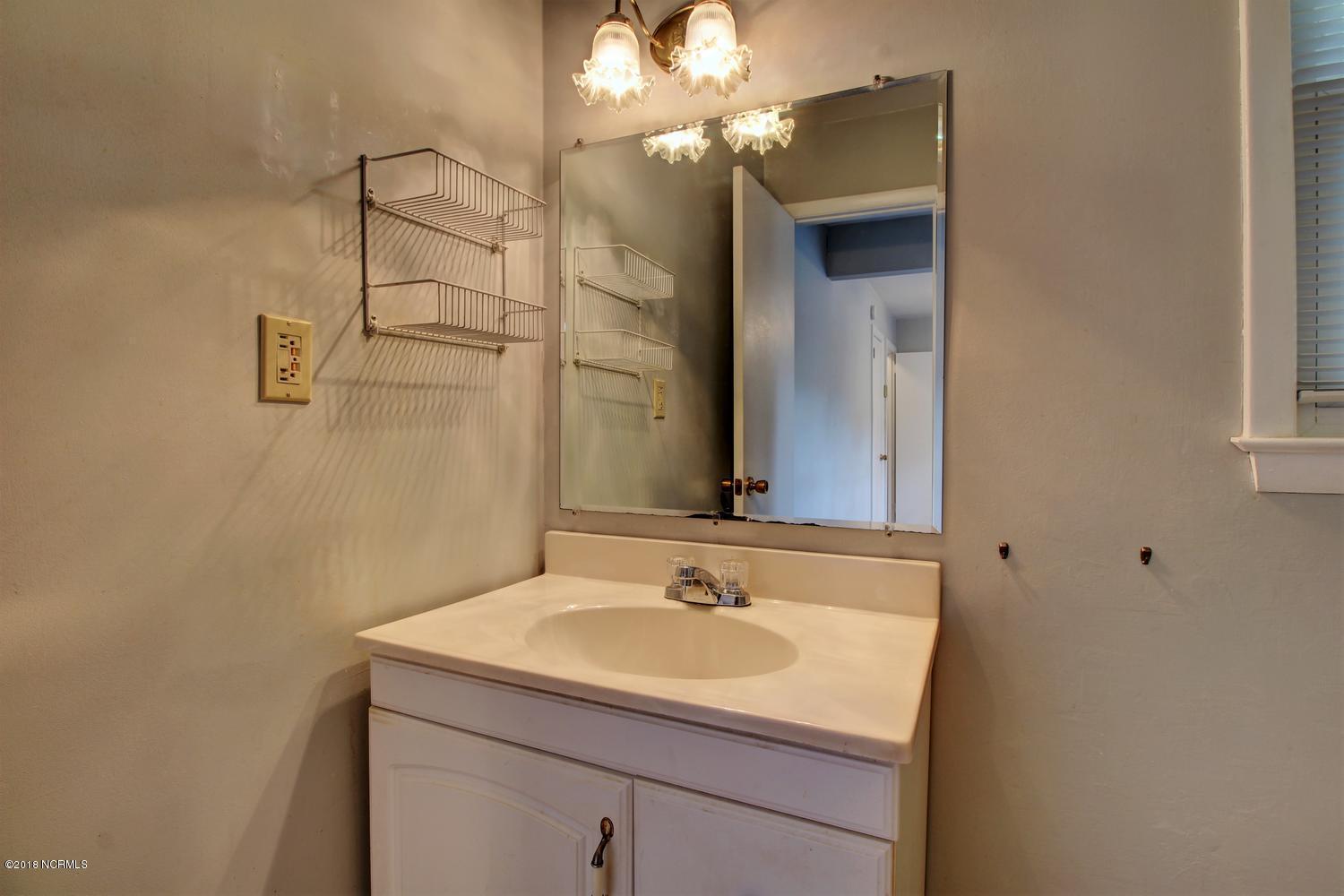 5418 Andover Road Wilmington, NC 28403 - Photo 16 of 30 5418 Andover Rd-large-016-22-Master Bath