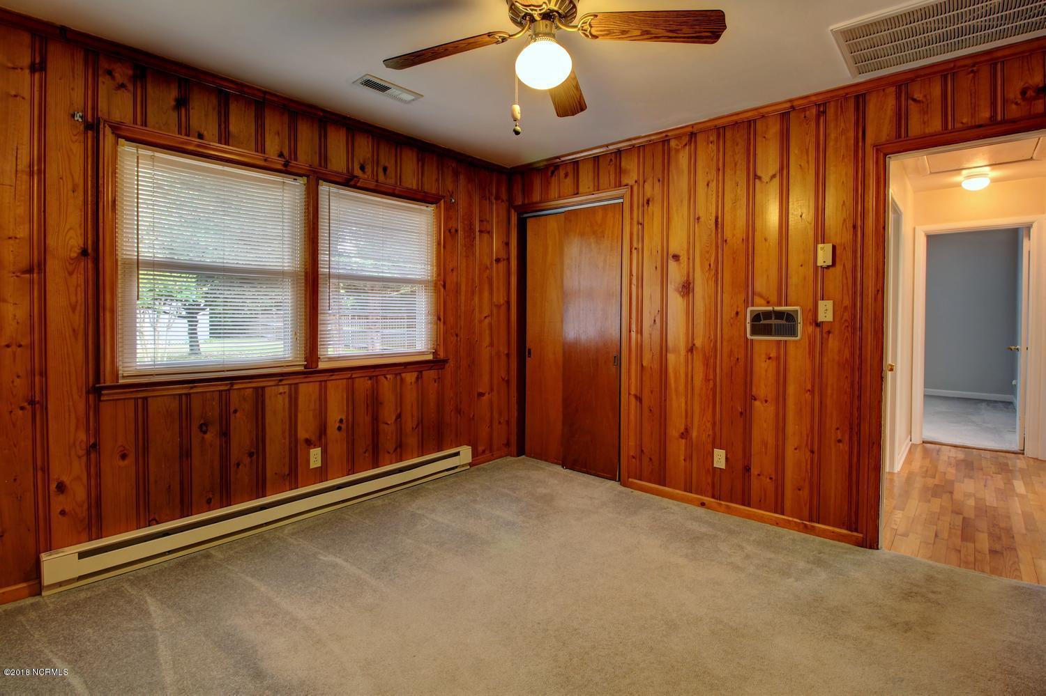 5418 Andover Road Wilmington, NC 28403 - Photo 21 of 30 5418 Andover Rd-large-021-12-Bedroom 3-1