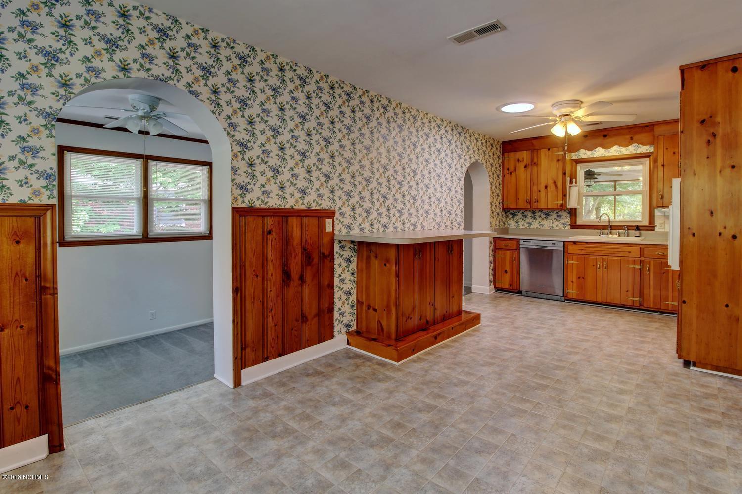 5418 Andover Road Wilmington, NC 28403 - Photo 10 of 30 5418 Andover Rd-large-010-9-KitchenEatin