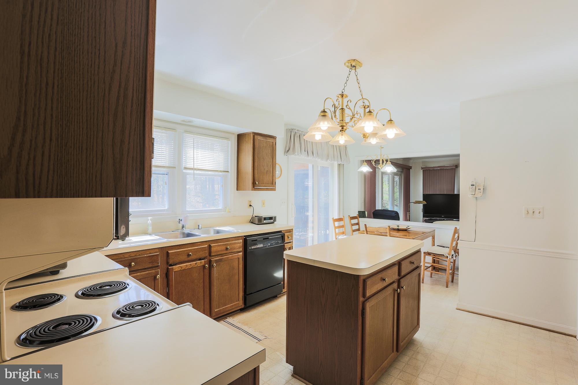8609 Ashcroft Drive Laurel, MD 20708 - Photo 7 of 29 Kitchen
