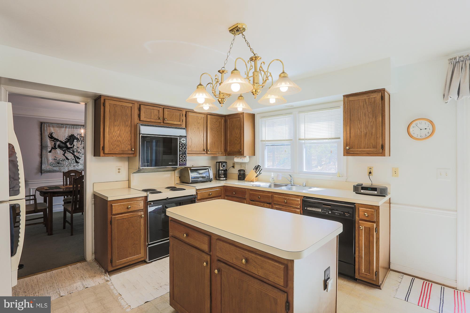8609 Ashcroft Drive Laurel, MD 20708 - Photo 9 of 29 Kitchen