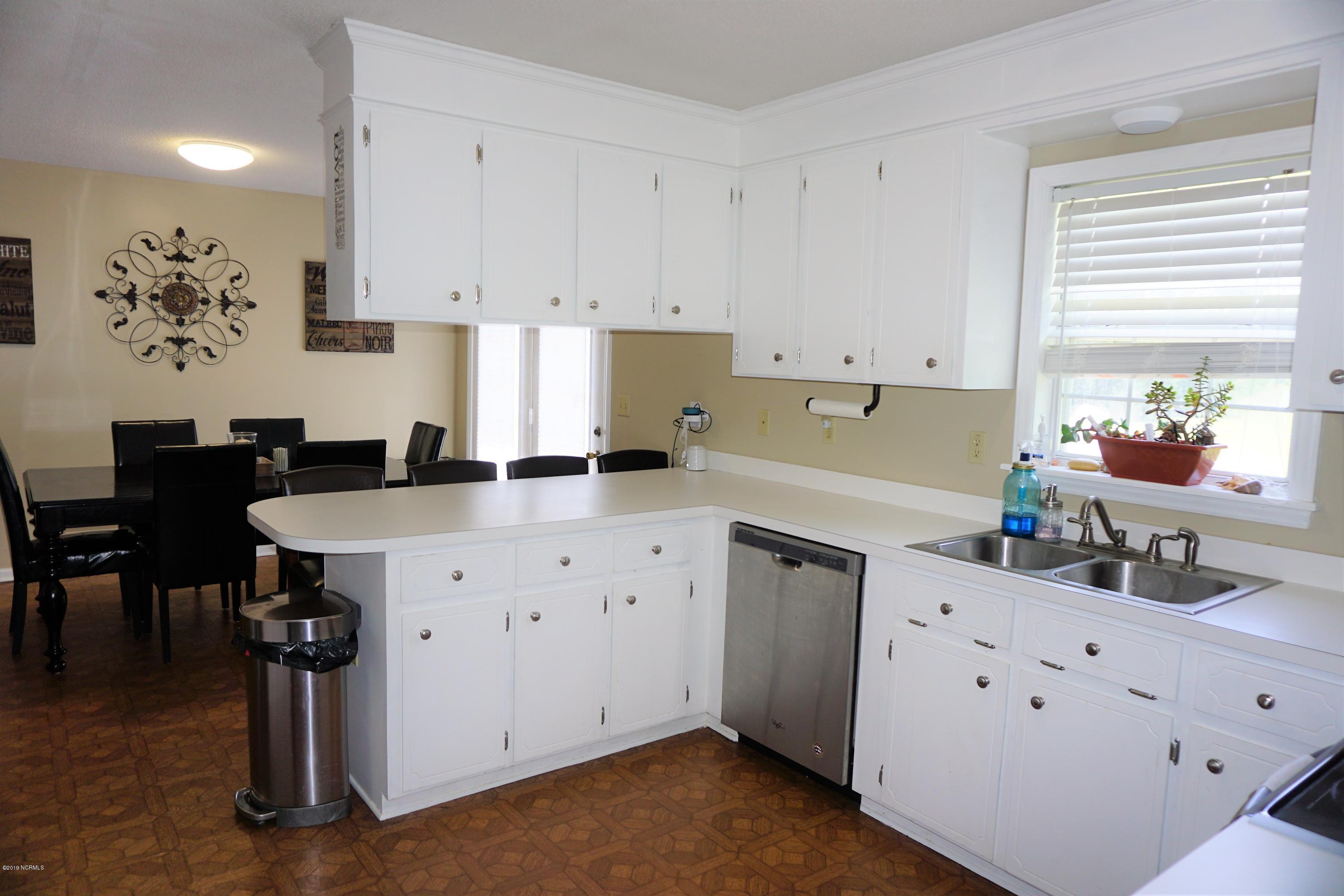 2905 Cobb Road Kinston, NC 28501 - Photo 15 of 40 Kitchen