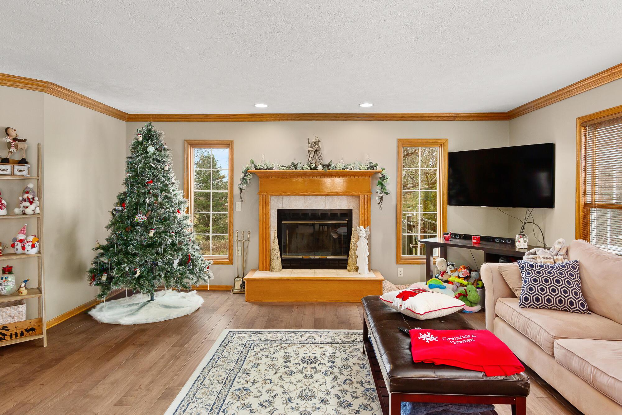 100 Rock Road South Mansfield, OH 44903 - Photo 7 of 50 liv-2
