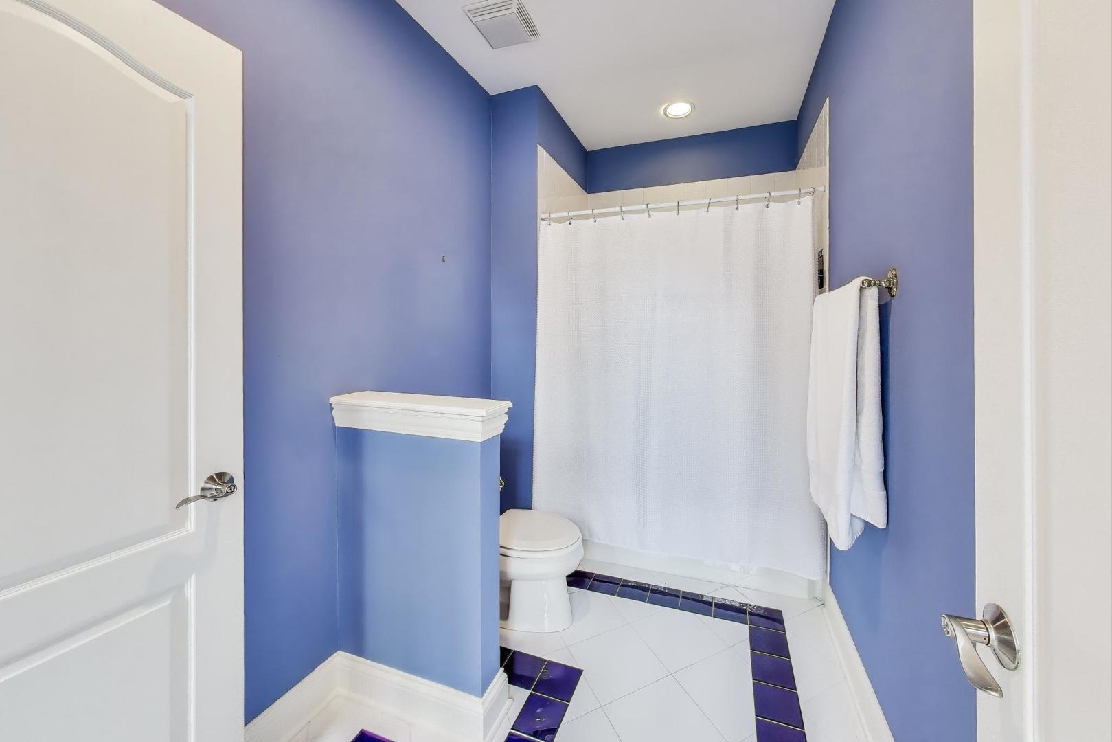 20580 West High Ridge Drive Kildeer, IL 60047 - Photo 38 of 69 a bathroom with a sink and a toilet