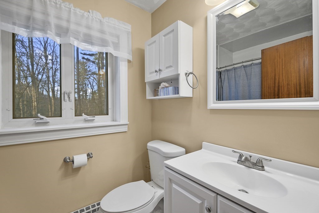 32 Inwood Road Auburn, MA 01501 - Photo 15 of 36