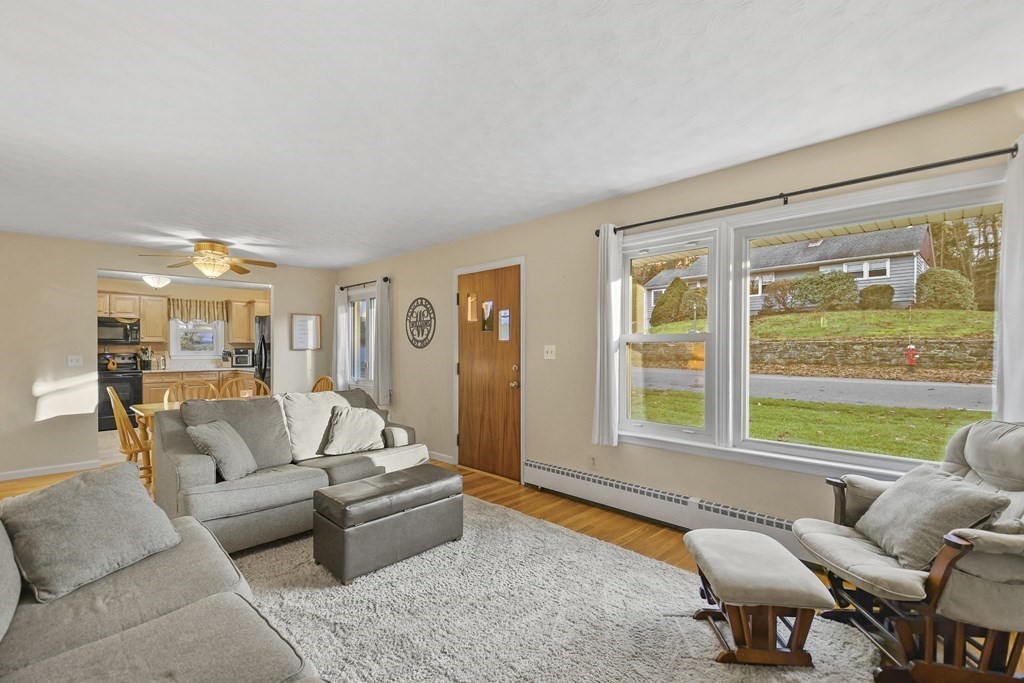 32 Inwood Road Auburn, MA 01501 - Photo 4 of 36