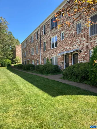 $1,250 | 2527 Hydraulic Road, Unit 56, Charlottesville, VA 22901