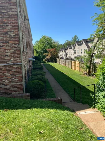 $1,250 | 2527 Hydraulic Road, Unit 56, Charlottesville, VA 22901