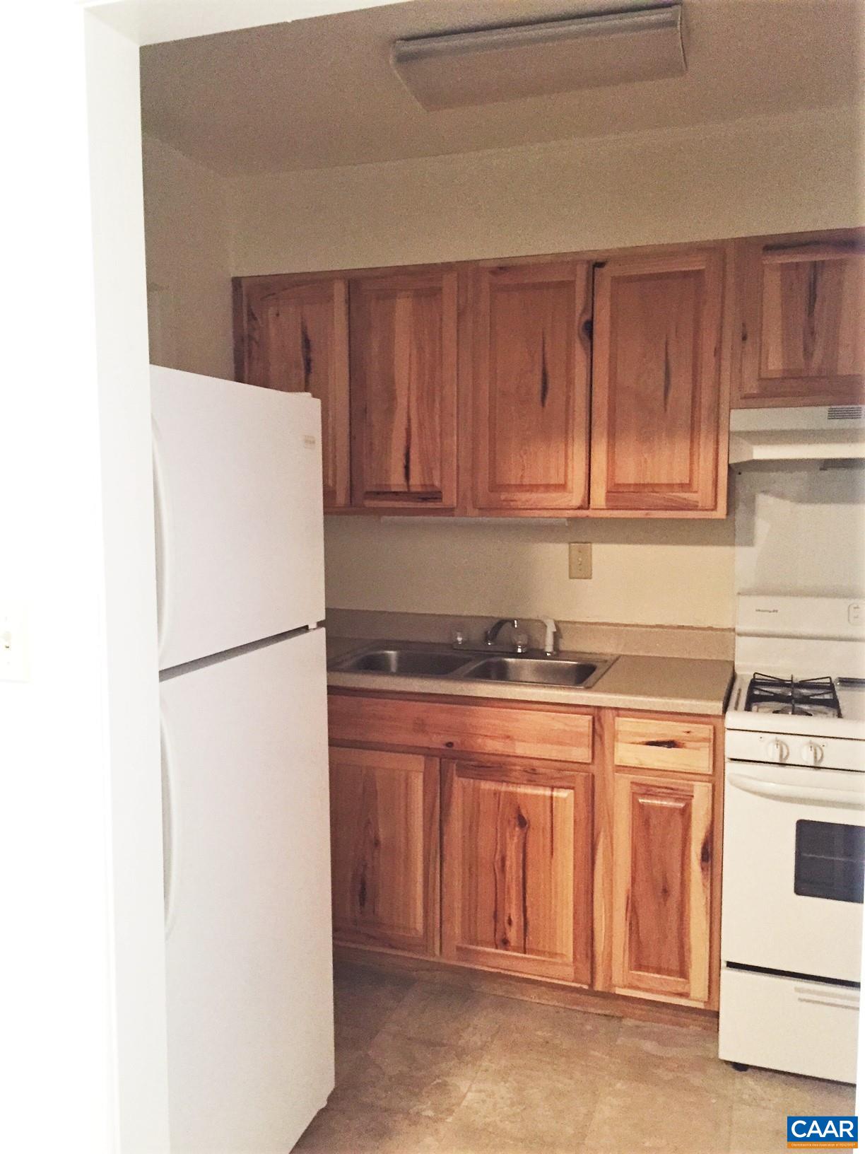 2527 Hydraulic Road, Unit 56 Charlottesville, VA 22901 - Photo 5 of 16