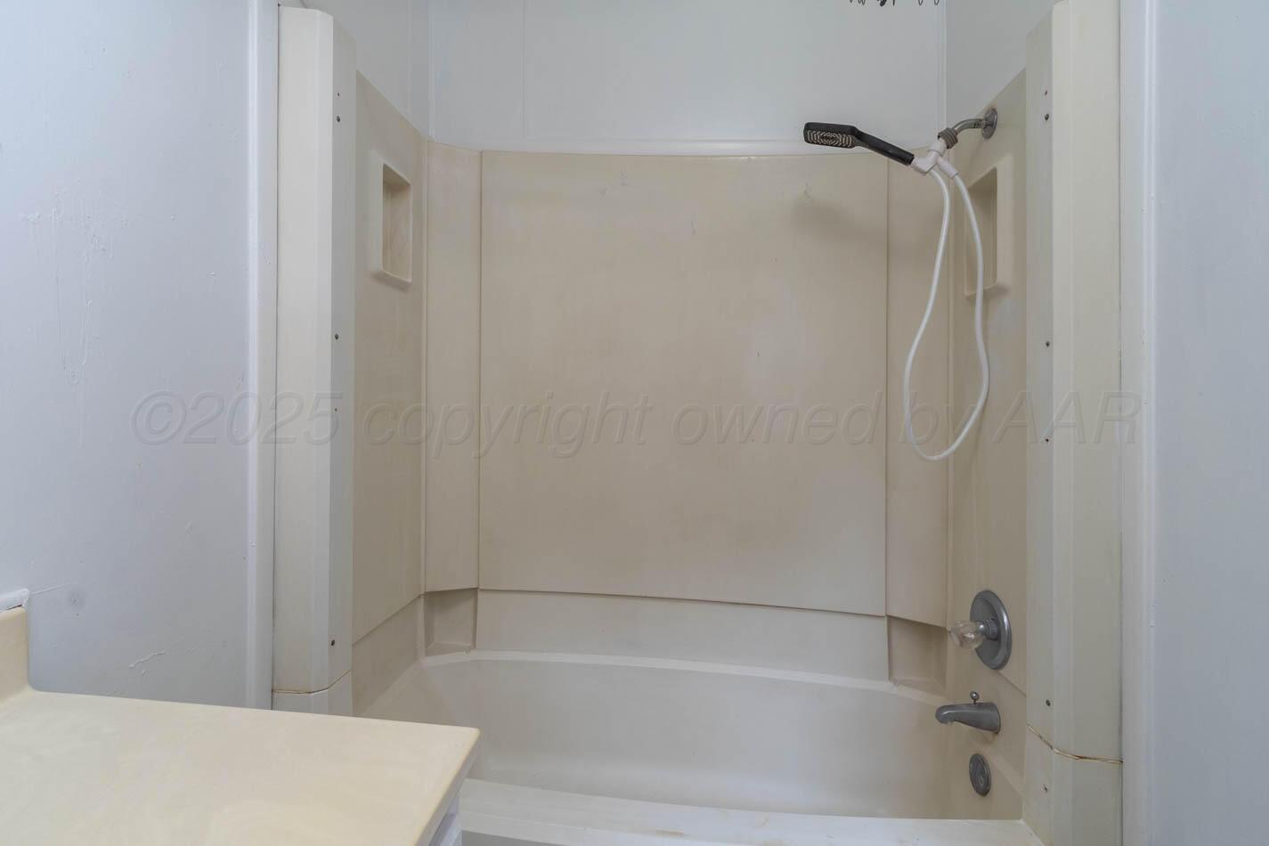 201 Michael Drive Fritch, TX 79036 - Photo 16 of 19 a bathroom with a shower and a bath tub