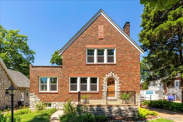 $249,900 | 3057 Delavan Drive, Bel-Nor, MO 63121