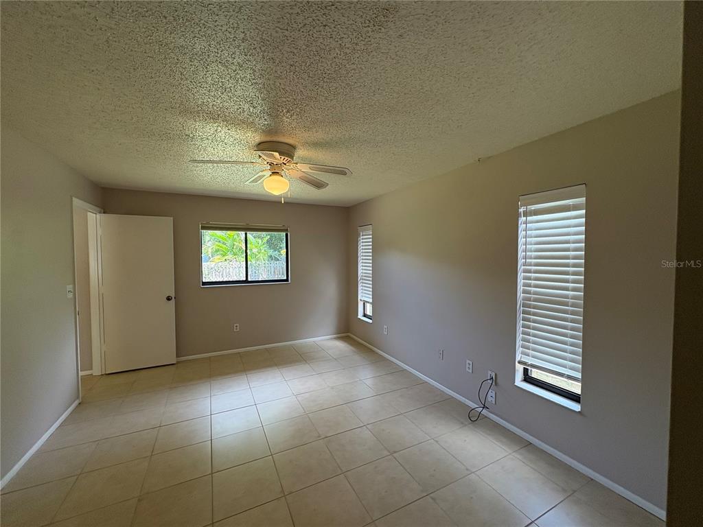 3927 Worcester Road Sarasota, FL 34231 - Photo 13 of 19 Gallery Image 13