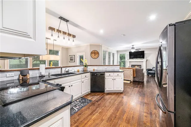 $625,000 | 7325 Oakview Street, Shawnee, KS 66216