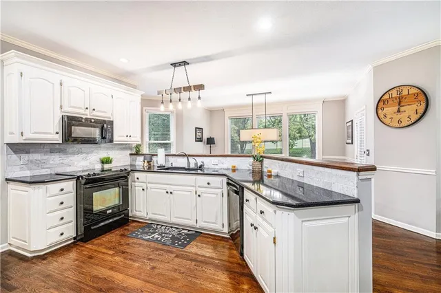 $625,000 | 7325 Oakview Street, Shawnee, KS 66216