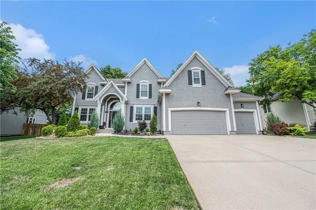 $625,000 | 7325 Oakview Street, Shawnee, KS 66216