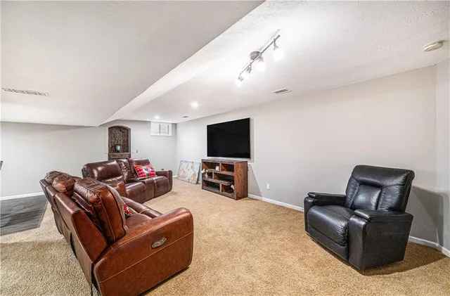 $625,000 | 7325 Oakview Street, Shawnee, KS 66216