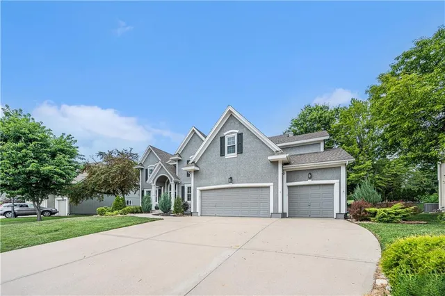 $625,000 | 7325 Oakview Street, Shawnee, KS 66216