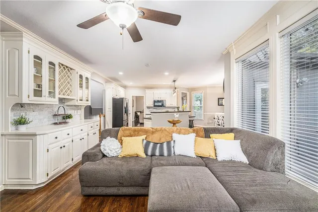 $625,000 | 7325 Oakview Street, Shawnee, KS 66216