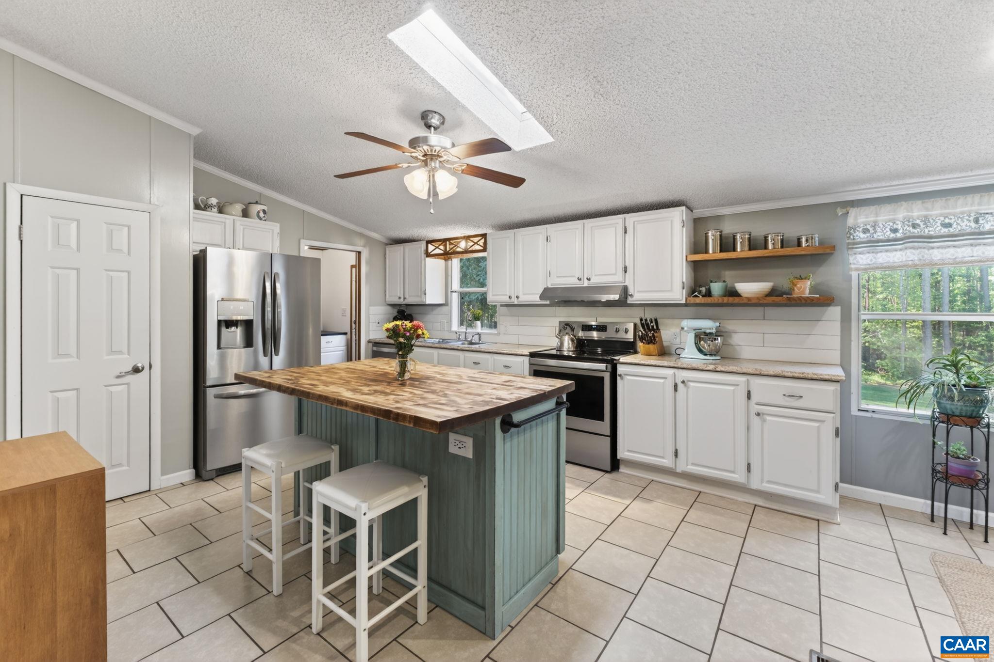 5362 Rolling Road Scottsville, VA 24590 - Photo 4 of 27