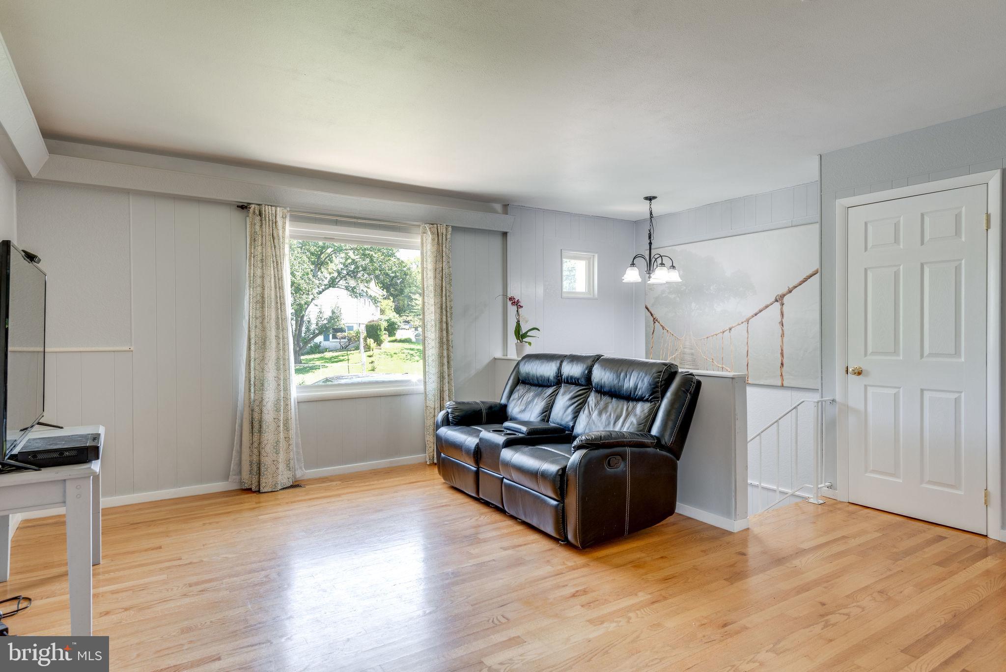 501 West Poplar Road Sterling, VA 20164 - Photo 3 of 25 Gallery Image 3