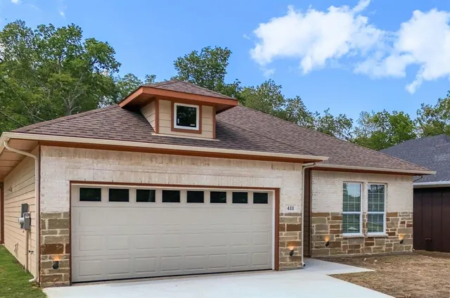 a house view with a outdoor space