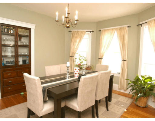 9 Lloyd Road, Unit 1 Watertown, MA 02472 - Photo 3 of 14 Gallery Image 3