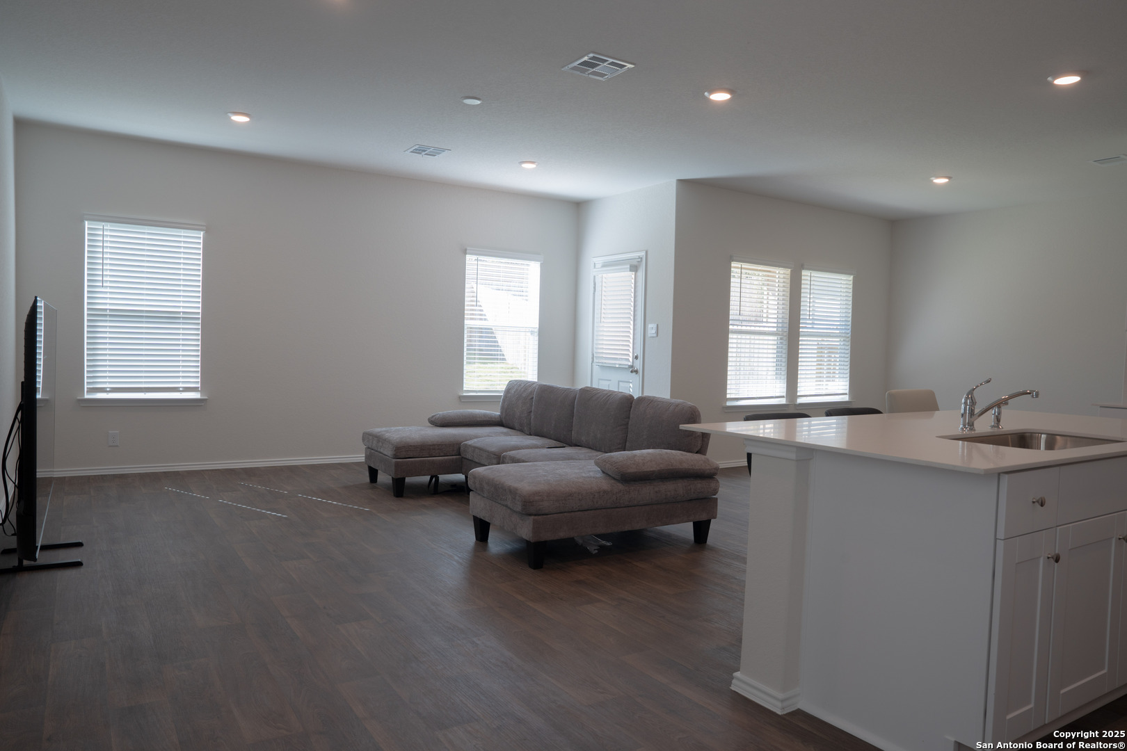 5903 Cosmic Crisp San Antonio, TX 78252 - Photo 7 of 20 a living room with furniture and window