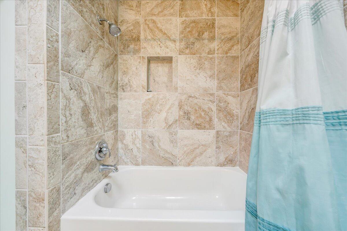 3534 Wedgewood Road Southwest Roanoke, VA 24018 - Photo 23 of 53 a bathroom with a bathtub