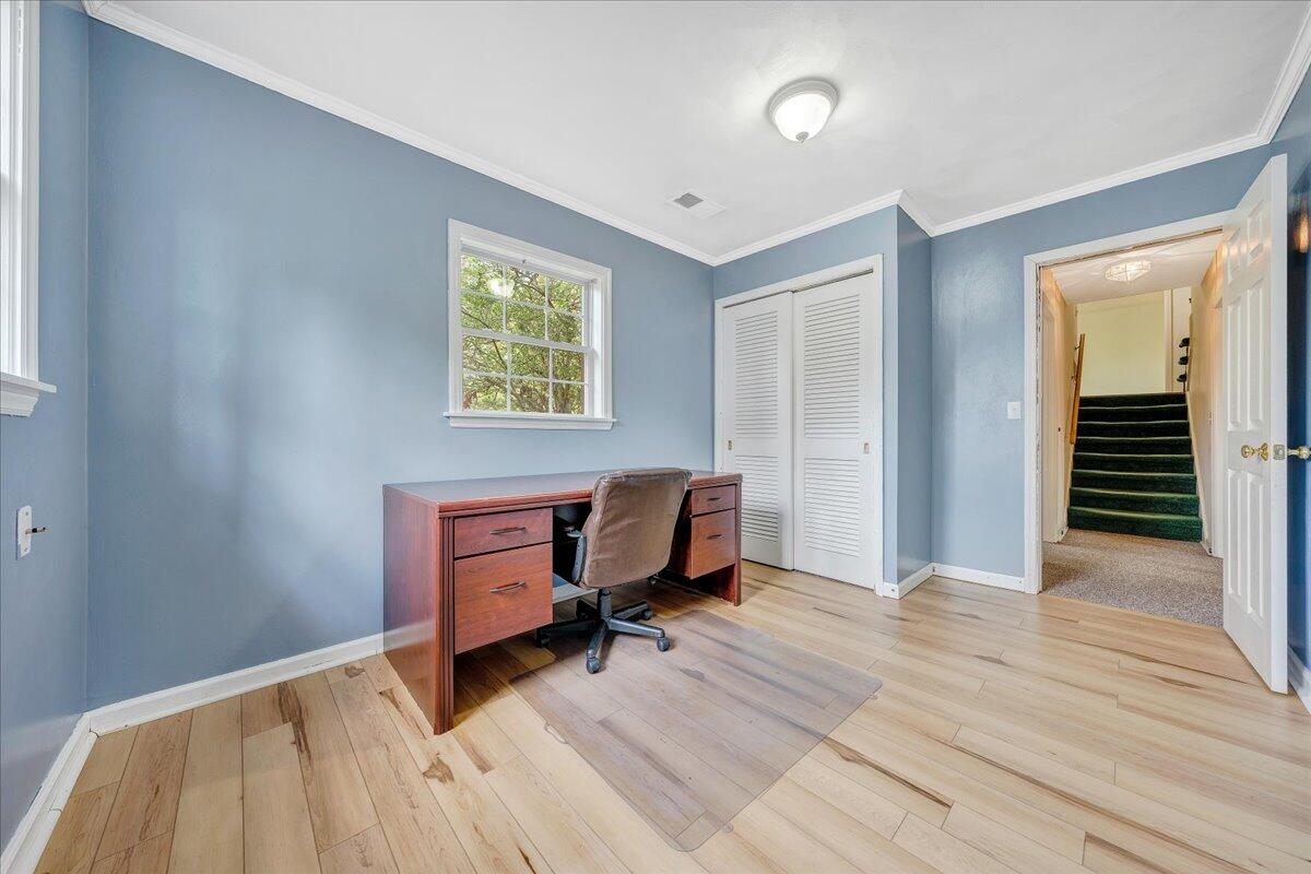 3534 Wedgewood Road Southwest Roanoke, VA 24018 - Photo 28 of 53 a view of a livingroom with furniture and a window