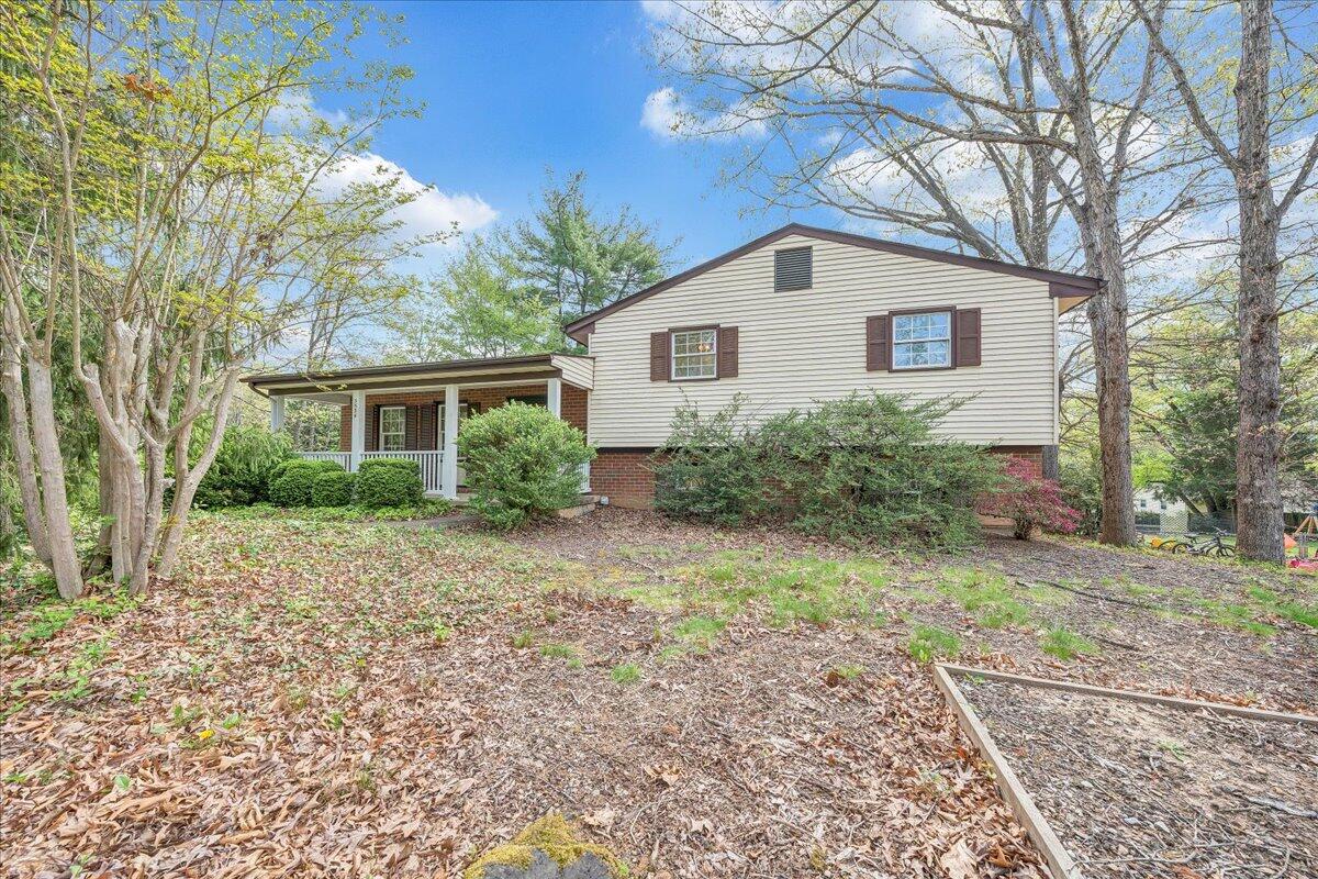 3534 Wedgewood Road Southwest Roanoke, VA 24018 - Photo 45 of 53 a view of outdoor space and yard