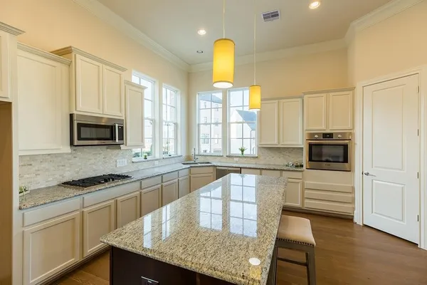 $3,000 | 9546 London Bridge Station, Houston, TX 77045