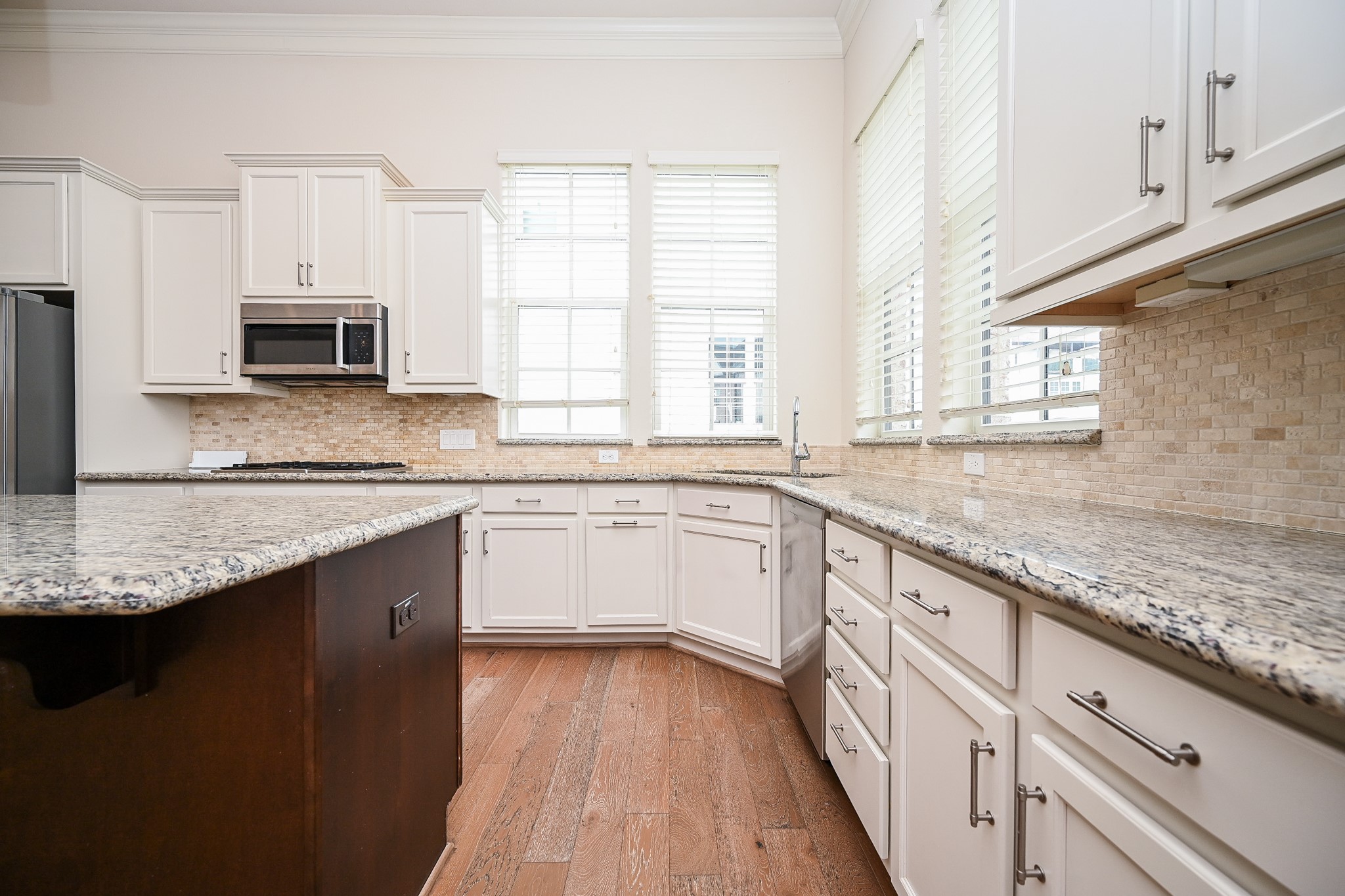 9546 London Bridge Station Houston, TX 77045 - Photo 15 of 41 Walls of windows illuminate every culinary endeavor in this stunning urban chef's kitchen.