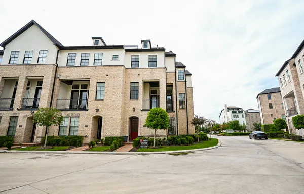 $3,000 | 9546 London Bridge Station, Houston, TX 77045