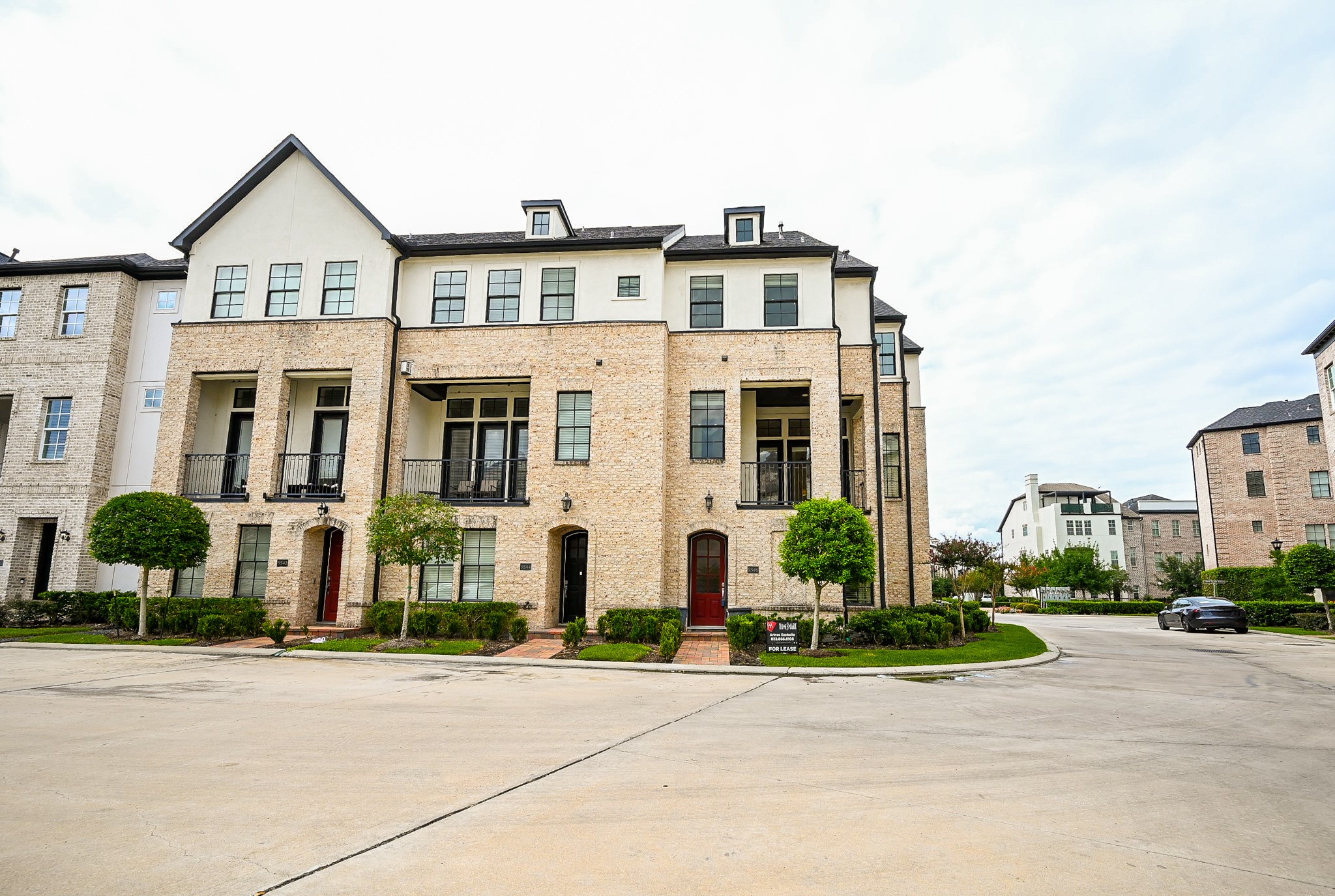 9546 London Bridge Station Houston, TX 77045 - Photo 33 of 41 An inviting urban home can be achieved by incorporating elements such as natural textures, soothing colors, and comfortable seating to create a peaceful environment, or by blending modern furniture with industrial accents for a chic, sophisticated space. The key is to mix different materials and textures to create a warm and cohesive look that reflects your personal style.
