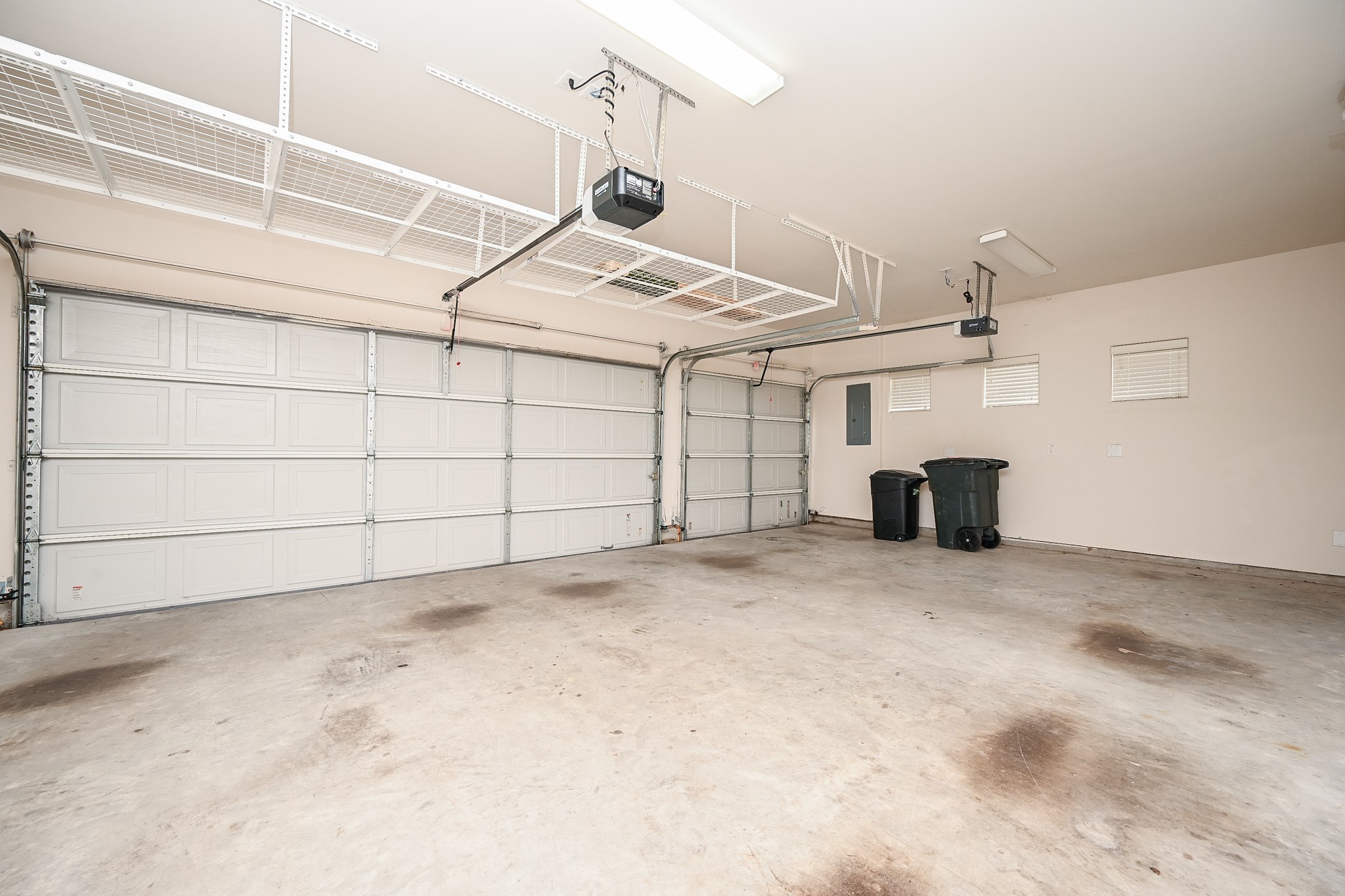 9546 London Bridge Station Houston, TX 77045 - Photo 39 of 41 Elegant Three-Car Garage Space