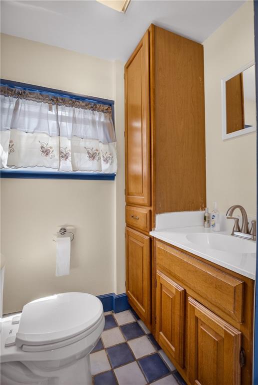 6 Dry Ridge Road West Alexander, PA 15376 - Photo 13 of 32 1/2 Bath Main Level.