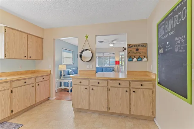 $275,000 | 140 Ave De La Isla, Nokomis, FL 34275