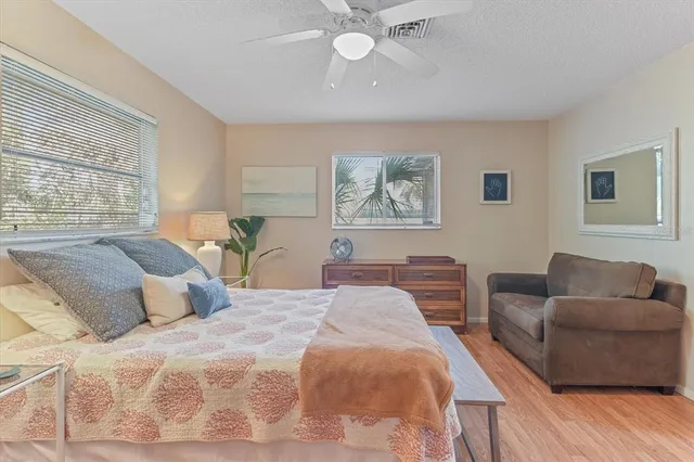 $275,000 | 140 Ave De La Isla, Nokomis, FL 34275