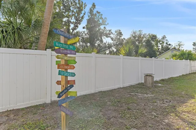 $275,000 | 140 Ave De La Isla, Nokomis, FL 34275