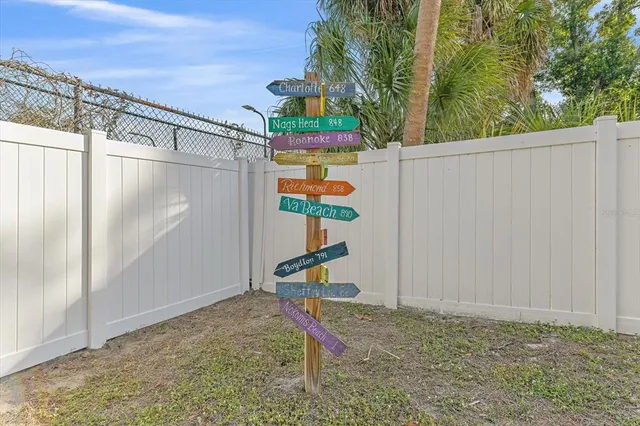 $275,000 | 140 Ave De La Isla, Nokomis, FL 34275