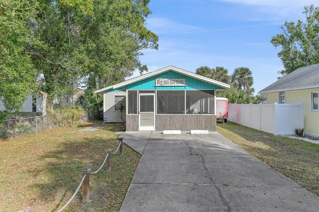 $275,000 | 140 Ave De La Isla, Nokomis, FL 34275