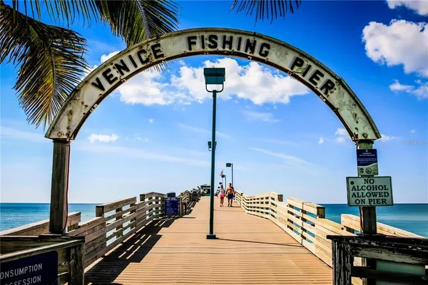 $270,000 | 140 Ave De La Isla, Nokomis, FL 34275