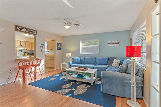 $275,000 | 140 Ave De La Isla, Nokomis, FL 34275