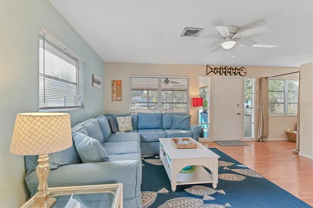 $275,000 | 140 Ave De La Isla, Nokomis, FL 34275