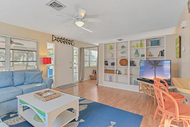 $275,000 | 140 Ave De La Isla, Nokomis, FL 34275