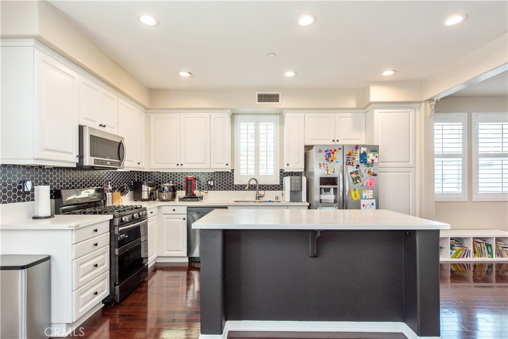 11 Travis Road Buena Park, CA 90621 - Photo 3 of 35